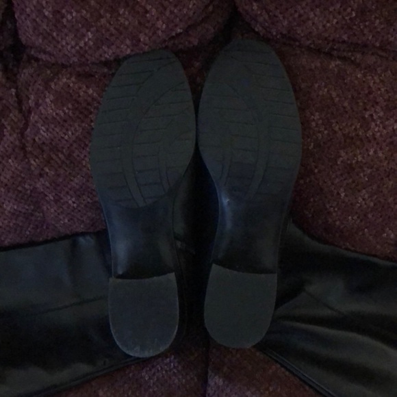 Black Leather Bandolino Heeled Boots - Picture 5 of 7